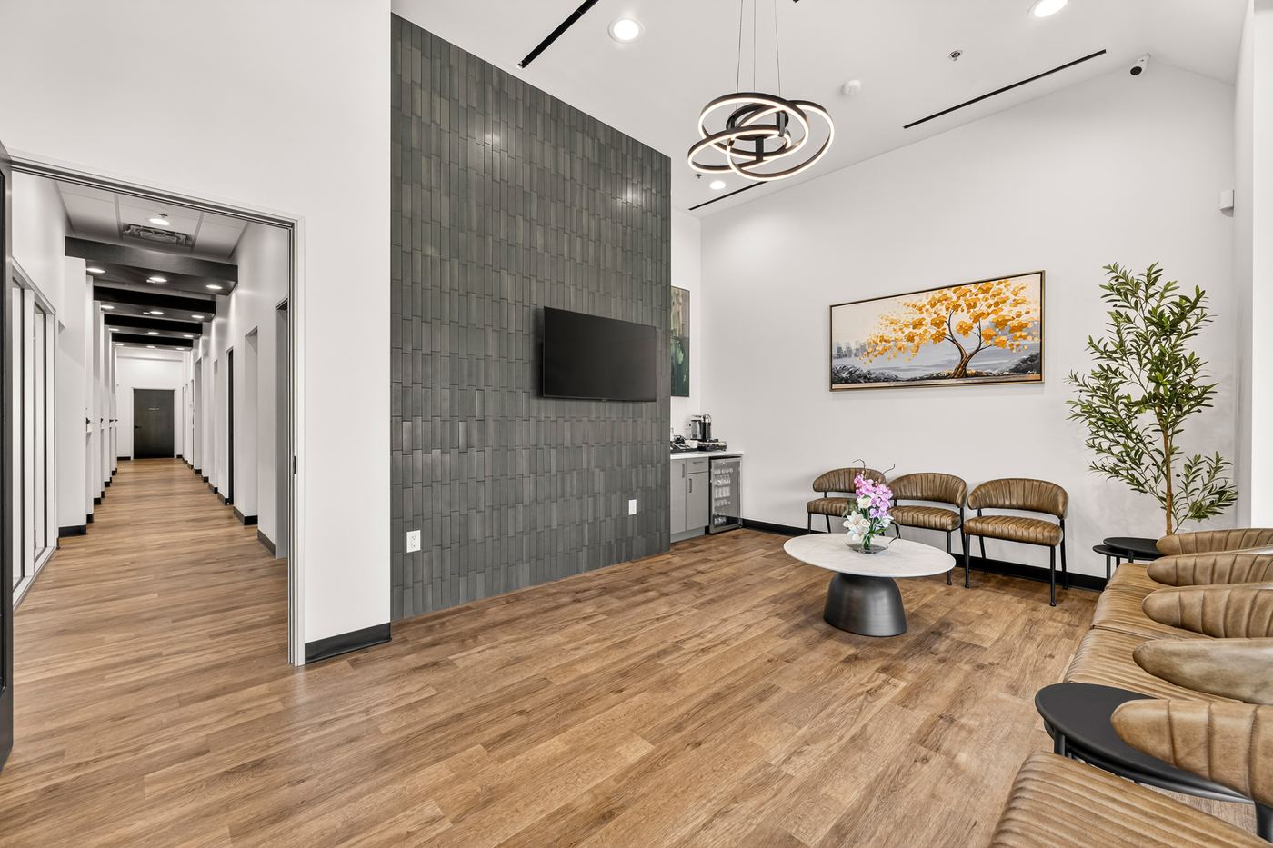 518 W Huntington Drive — photo 4